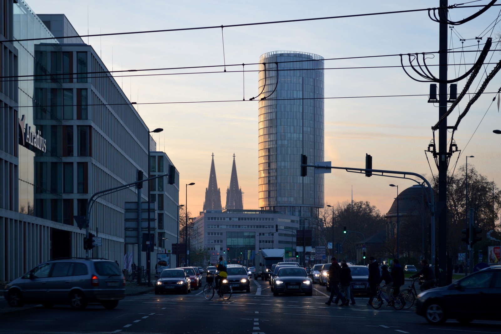 The spires of Cologne Cathedral and the KölnTriangle tower at dusk