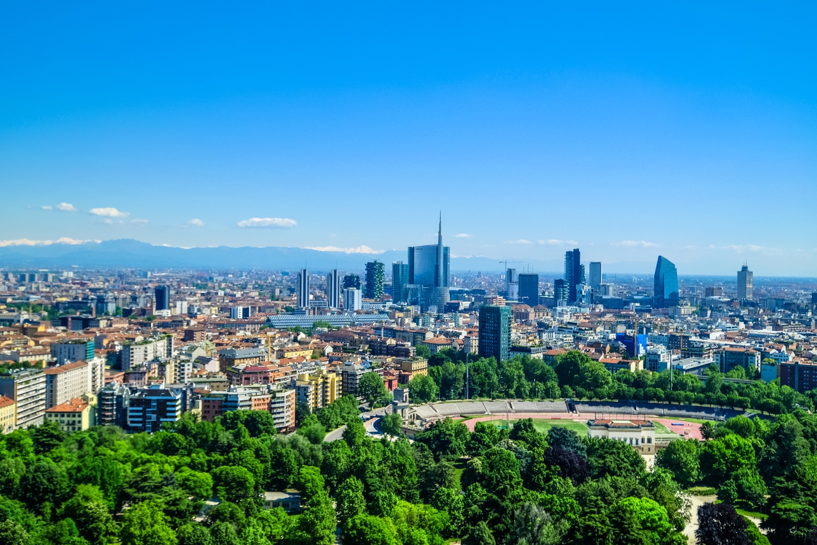 Milan skyline with the skyscrapers of the Porta Nuova business district